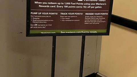 Mariano's 'Earn Fuel Points' Stanchion Sign